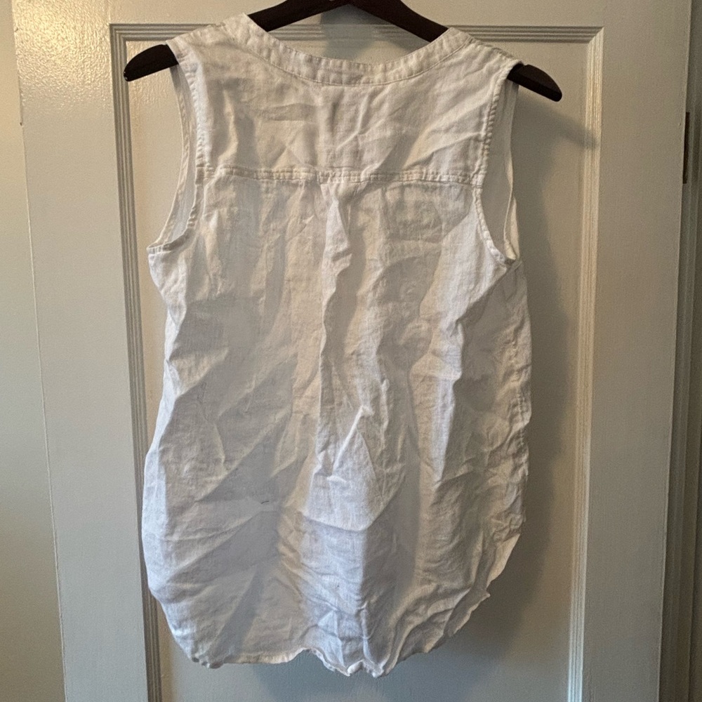 Gap 100% linen size S sleeveless white shirt.